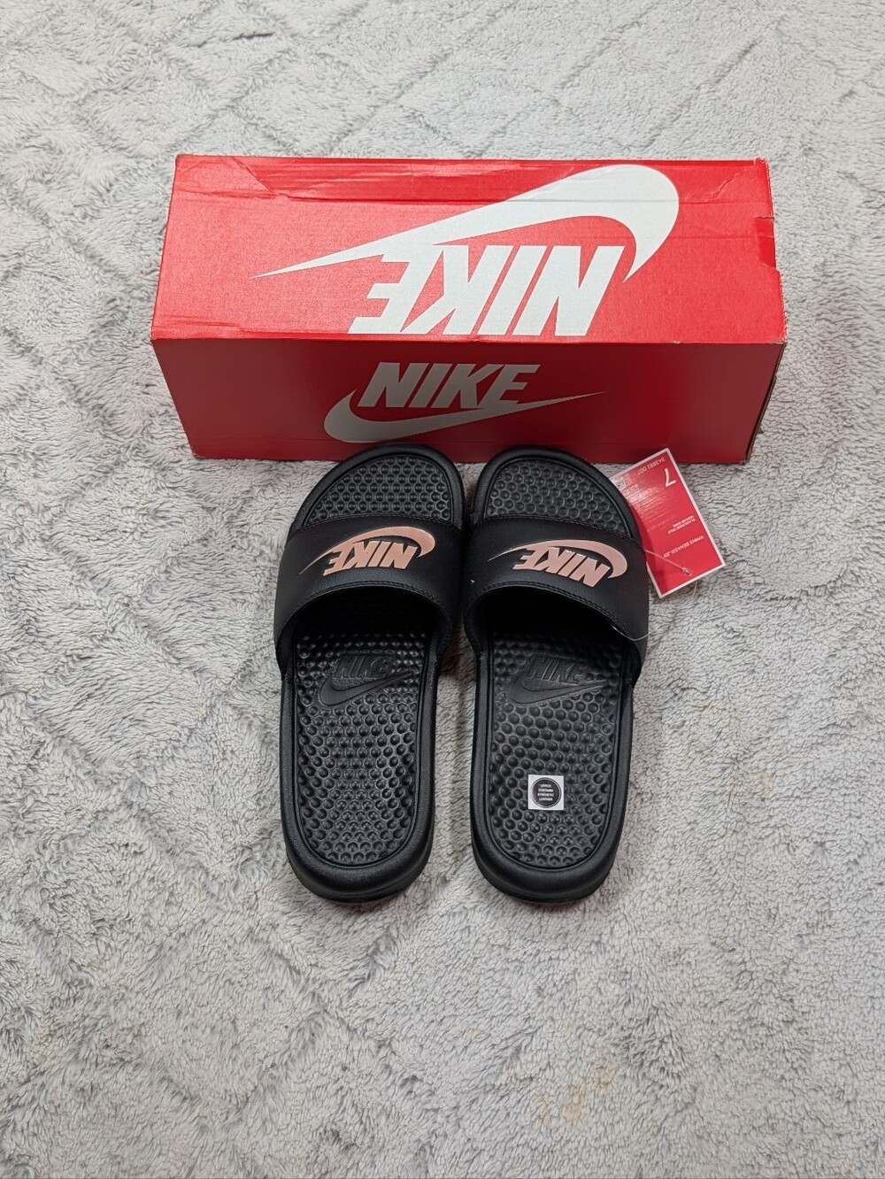 Nike Benassi JDI Black Rose Gold Slides Sandals Womens Size 7 343881-007 NEW - Picture 4 of 6